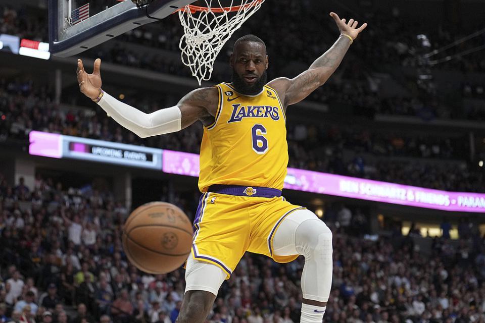PG电子-NBA得分榜：詹姆斯断崖领先 哈登升至第九！再进一步几乎不可能？